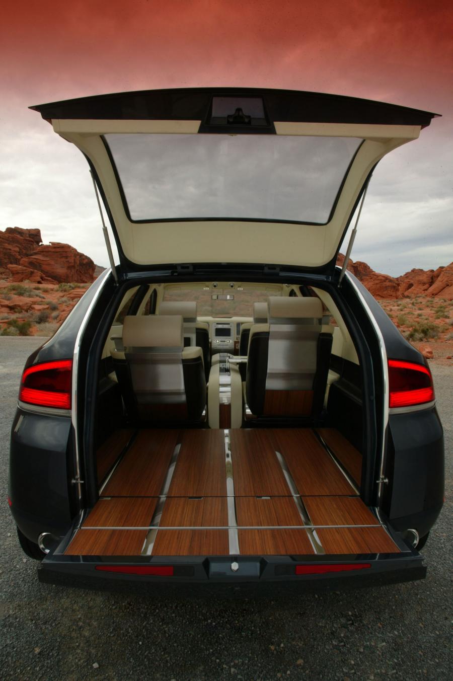  Lincoln Aviator Concept 2004 года  (фото 27 из 37)